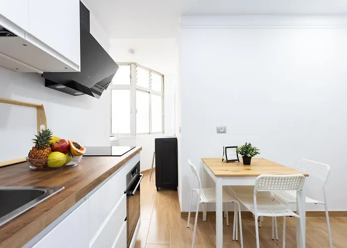 Home2book Design Black & White Cruz Apartment