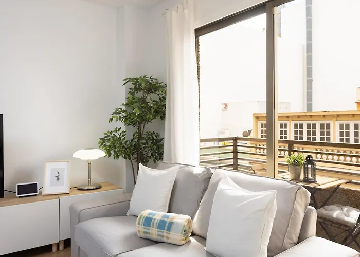 Home2book Design Black & White Cruz Apartment *