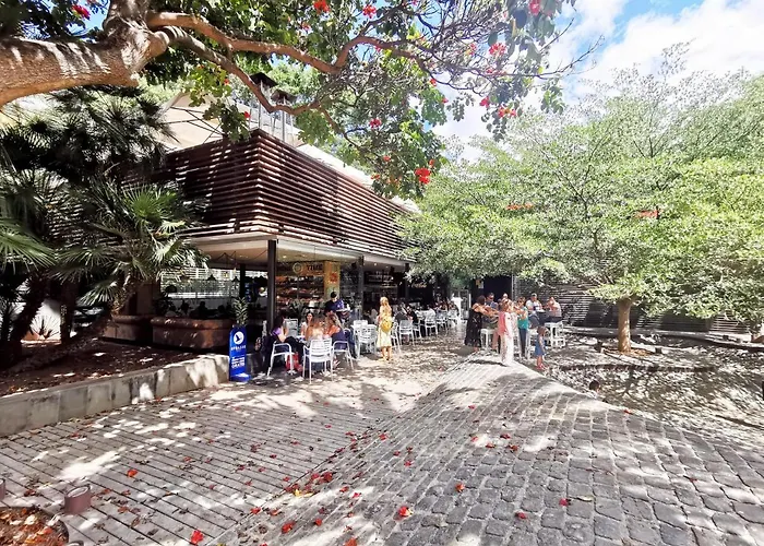 Apartment Home2book Design Black & White Cruz *